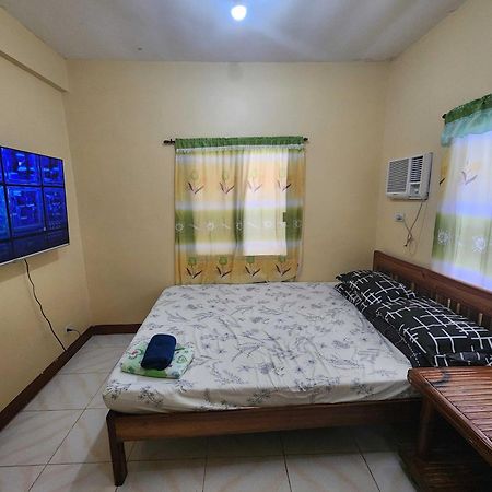 Larosa Hostel Bed&Breakfast Puerto Princesa Exterior foto