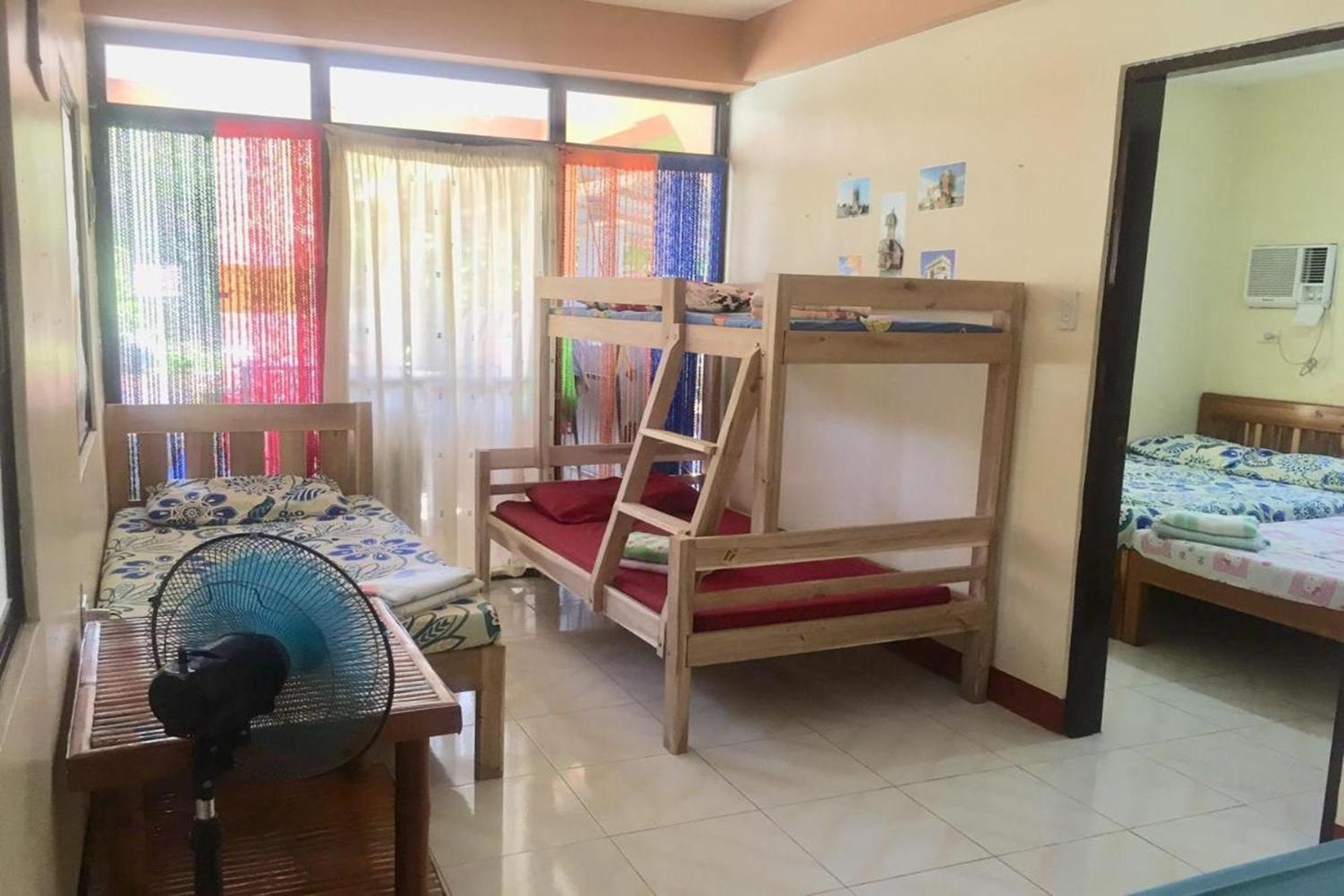 Larosa Hostel Bed&Breakfast Puerto Princesa Exterior foto