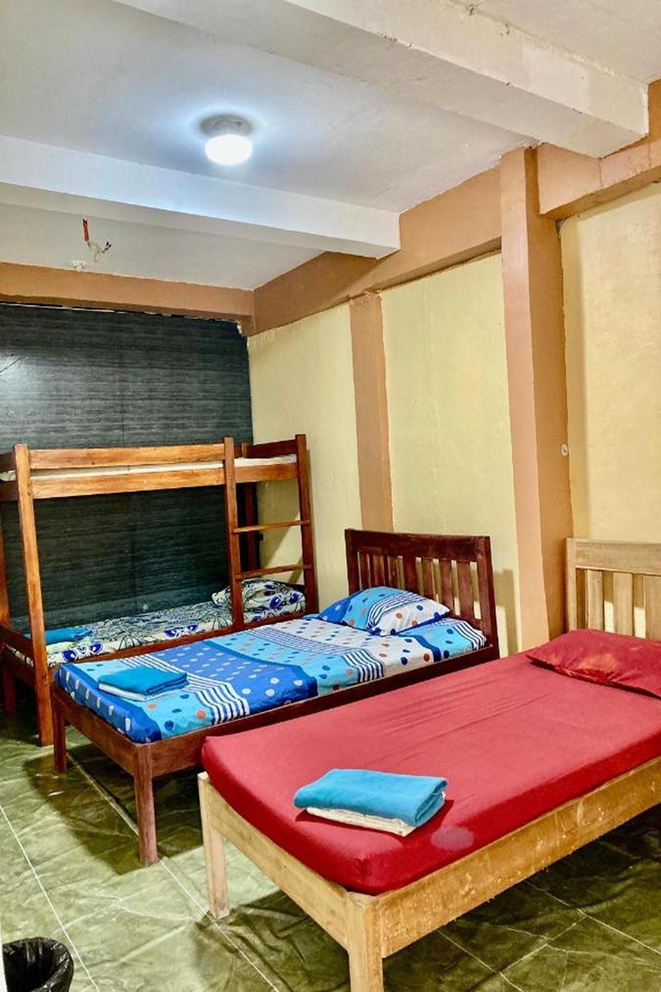 Larosa Hostel Bed&Breakfast Puerto Princesa Exterior foto